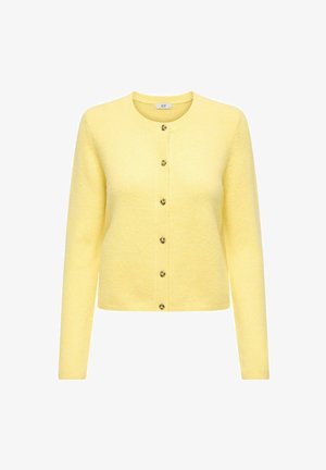 Cardigã amarelo feito de tecido suave, com decote redondo, mangas longas e seis botões frontais, apresentando um acabamento canelado na bainha e punhos.