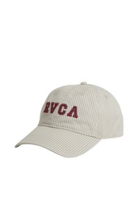 Cappello beige a righe con visiera curva, impreziosito da ricamo maroon "RVCA" sul davanti. Realizzato in tessuto con una finitura texturizzata.