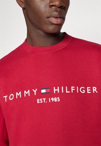 Tommy Hilfiger LOGO - Ikdienas džemperis - royal berry