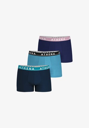 Trois paires de boxers pour hommes : bleu foncé, bleu clair et marine, chacune avec des ceintures élastiques de marque contrastantes en noir, teal et rose.