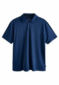 Polo de culoare albastră, fabricat dintr-un material texturat, care absoarbe umezeala, având o clapetă cu trei butoane, mâneci scurte și fante laterale pentru confort.