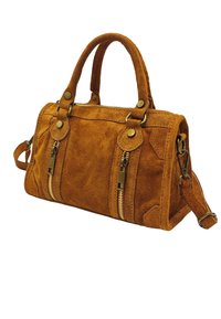 Sac à main en daim orange-brun avec deux poches zippées à l'avant, accents en métal et double anse supérieure. Sangle d'épaule réglable incluse.