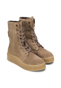 Bottines en daim taupe avec bouts ronds, lacets à l'avant et semelles en caoutchouc taupe présentant une texture rainurée pour une meilleure adhérence. Œillets en métal pour les lacets.