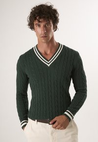 V-NECK BASIC CABLE KNIT  - Svetr - green