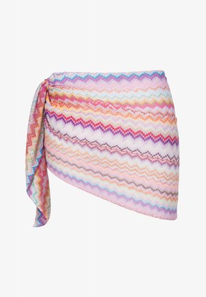 Kolorowa owijana spódnica z tkaniny w wzór w jodełkę, zawiązana na węzeł po lewej stronie, w pastelowych odcieniach różu, fioletu, pomarańczu i niebieskiego.