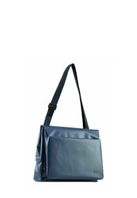 Sac messager imperméable bleu avec une surface texturée, une sangle réglable et une poche avant. Présente un détail de logo subtil.