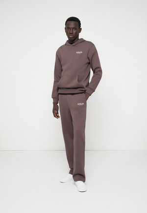 CRAFTED LUXURY  - Trainingspak - brown