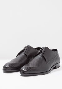 HUGO Elegantní šněrovací boty - black