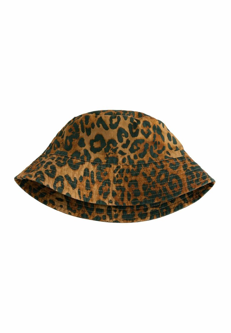 Chapeau seau en imprimé léopard en tissu, avec une palette de couleurs marron et verte, doté d'un large bord et d'une texture douce.