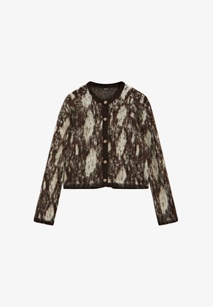 Bruine en crèmekleurige cropped cardigan met een gestructureerd, patroonontwerp. Heeft een ronde hals en een sluiting met knopen aan de voorkant met metalen knopen.