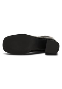 Shoe The Bear Klassiset nilkkurit - black