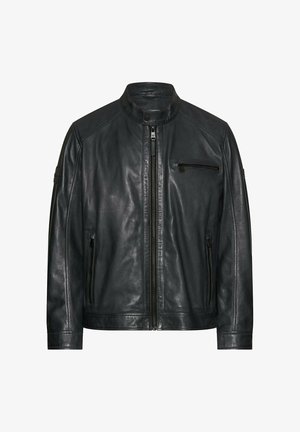 Zwarte leren jas met ritssluiting aan de voorkant, kraag met drukknopen, met rits afsluitbare borst- en zijzakken, en lange mouwen.