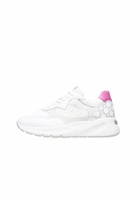 Białe sneakersy z gładką skórzaną cholewką, różowym akcentem na pięcie i wzorzystą szaro-skalowaną boczną panelem. Posiadają teksturowane sznurówki i masywną białą podeszwę.