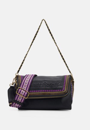 Sac à bandoulière en cuir noir avec bordure brodée violette et orange, fermeture éclair dorée et bandoulière tissée réglable avec motifs géométriques.