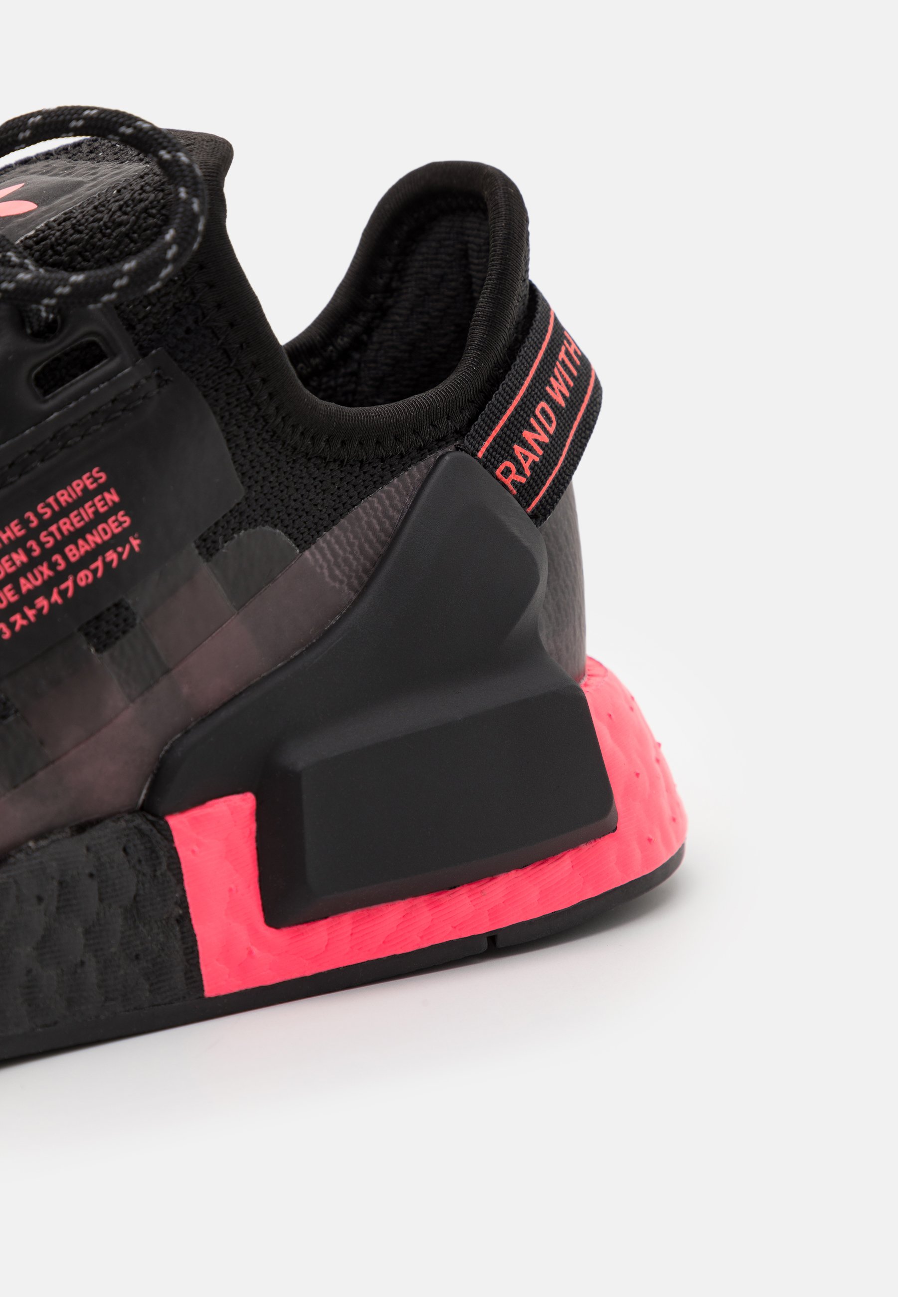 adidas nmd r1 v2 black red