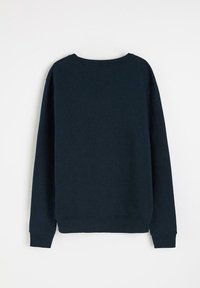 Ciemnoniebieska bluza z długimi rękawami, okrągłym dekoltem i prostym wzorem. Wykonana z mieszanki bawełny, z prążkowanymi mankietami i dołem.