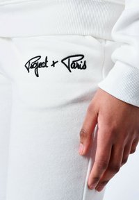 Project X Paris JOGGING SIGNATURE - Pantaloni sportivi - blanc cassé