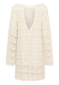 Virkat överklädnadsklänning i off-white. Har djup V-ringning, långa ärmar och ett strukturerat mönster med knytning bak.