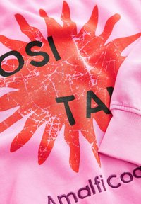 Next POSITANO CITY GRAPHIC PRINT CREW NECK - Sweater - pink