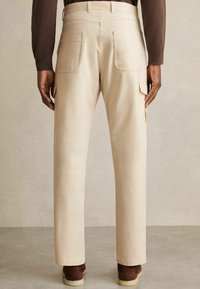 Reiss REGULAR FIT ROBINSON  - Cargohose - light stone