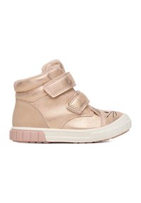 Členkové topánky z ružovo-zlatej kože s dvoma suchými zipsami, bielou gumovou podrážkou a dizajnom mačacej tváre s fúzikmi na špičke.