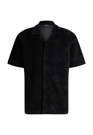Camicia nera a maniche corte con bottoni e colletto, caratterizzata da un delicato motivo a diamante in rilievo sul tessuto.