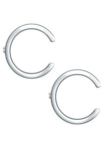 Sølvøreringe med en glat, poleret overflade. Hver ørering har et åbent, cirkulært design med en lille åbning.