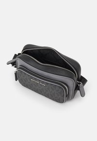 Michael Kors CAMERA BAG POUCH SET - Umhängetasche - black multi
