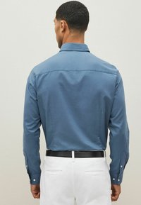 Next EASY IRON BUTTON DOWN - Ing - dusky blue