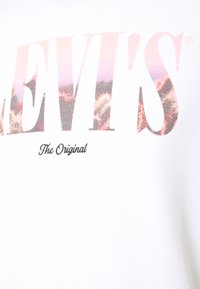 Levi's® RELAXED GRAPHIC CREWNECK SWEATSHIRT - Camisola - serif white