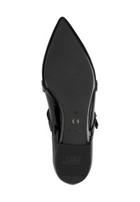 Scarpa in vernice nera con punta affusolata, suola texturizzata e dettaglio con cinturino laterale. Taglia 37 indicata sulla suola.
