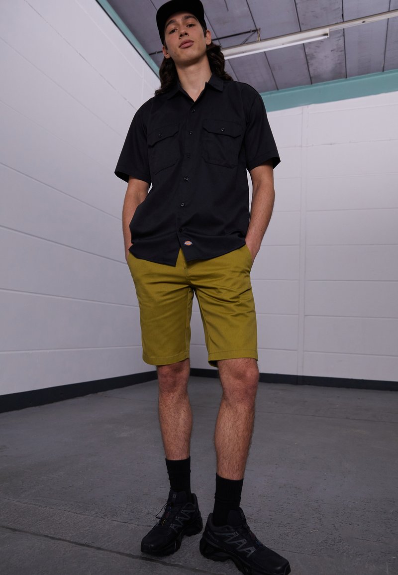 Dickies SLIM FIT - Calções - green moss