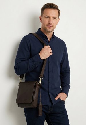 VENEZIA, CROSS BODY BAG - Schoudertas - dark brown