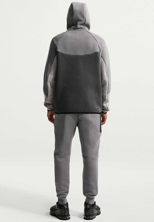 Nike Sportswear Tech Fleece Hoodie & Joggers Set (FW24) Pencil Point/Medium Ash/Sapphire — foto 4