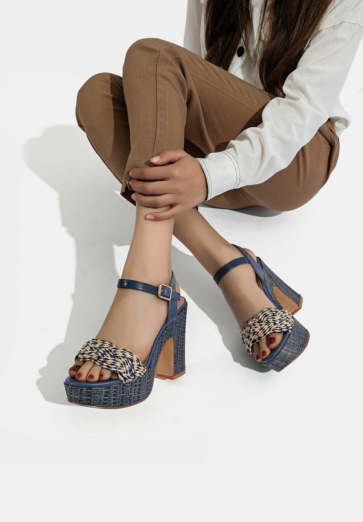 sandali blu con plateau