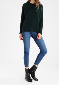 Envii Sweter