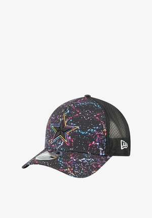 Casquette noire avec un dos en maille, ornée d'un motif éclaboussé en rose, bleu et jaune. Logo étoile brodé à l'avant, visière courbée.