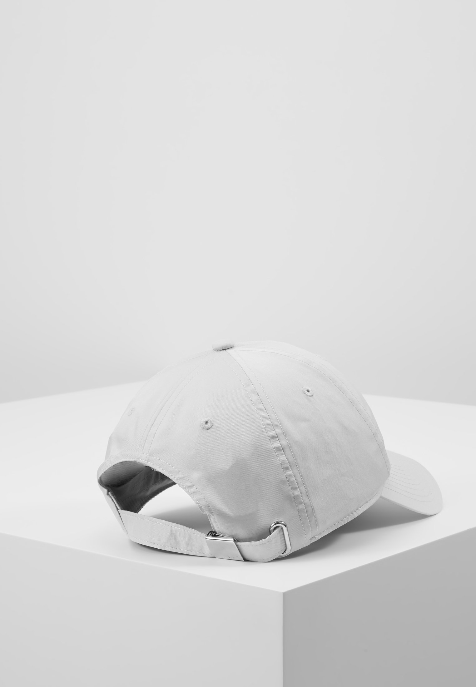nike off white cap