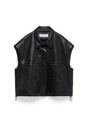 Zwarte leren cropped vest met een kraag, grote zakken aan de voorkant en een gladde textuur. Voorzien van een verstelbare trekkoord aan de onderkant.