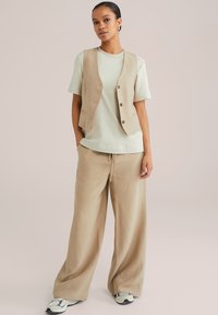 WE Fashion Vesta - beige