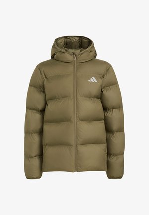 Veste matelassée à capuche couleur vert olive avec fermeture éclair à l'avant et petit logo blanc sur la poitrine gauche, conçue pour temps froid.