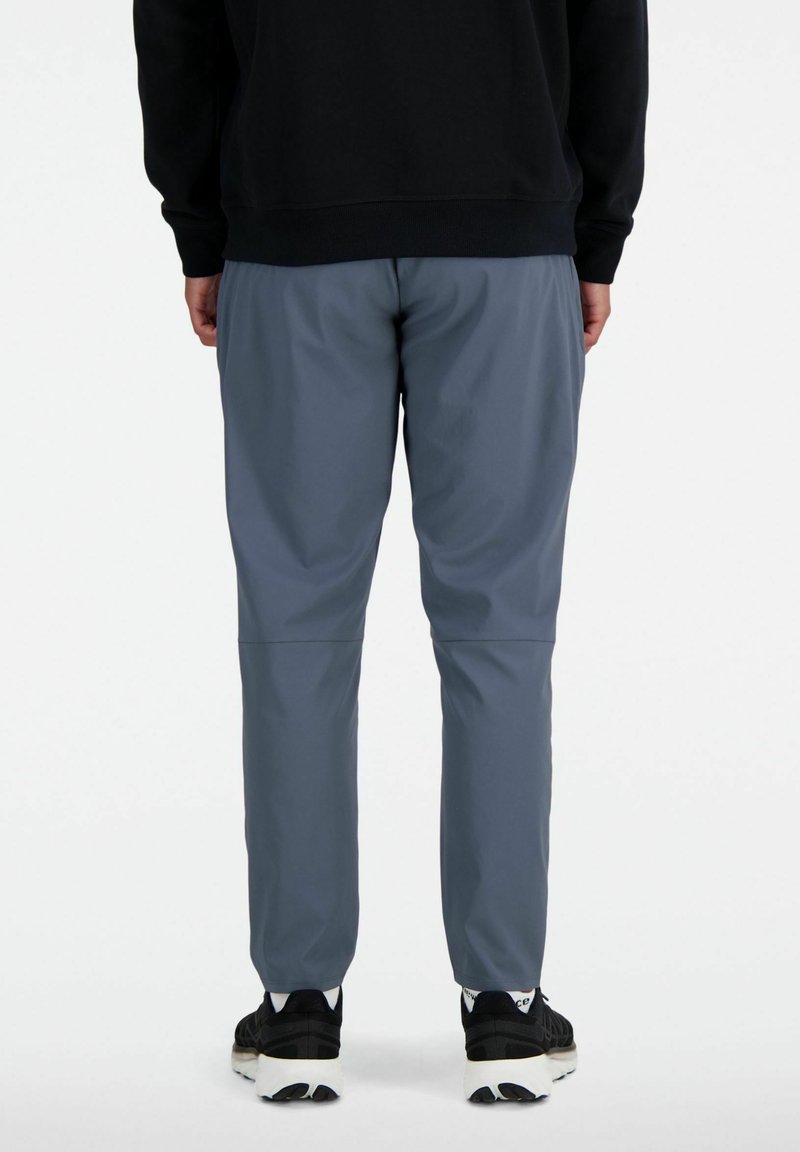 New Balance AC STRETCH REGULAR Tracksuit bottoms graphite/dark