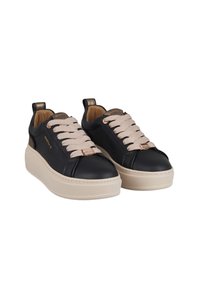 Sneakers in pelle blu con lacci beige e suola spessa color crema; presentano un dettaglio metallico sul tallone e un logo sul lato.