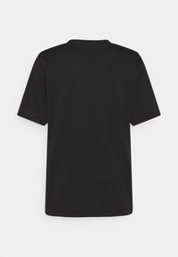 T-shirt noir uni à manches courtes, vu de dos avec un col rond sur un fond clair.