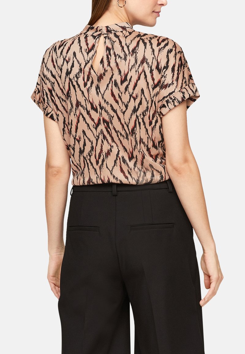 Damen T-Shirts | s.Oliver BLACK LABEL T-Shirt print beige aop/sand - CJ54107 Damen T-Shirts | s.Oliver BLACK LABEL T-Shirt print beige aop/sand - CJ54107