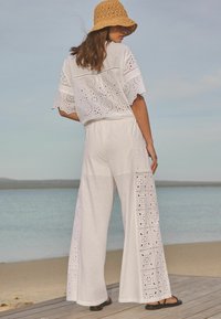 Next EMBROIDERED WIDE LEG  TALL - REGULAR FIT - Bukser - white