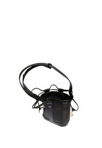 Sac à main en cuir noir avec un design structuré, une bandoulière réglable, une poche zippée à l'avant et des accents en doré brillant.