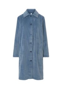 Abrigo largo azul texturizado con cuello, mangas largas, cierre de botones y bolsillos laterales, exhibido sobre un fondo blanco.