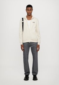 EA7 Emporio Armani TRAIN CORE - Cipzáras pulóver - whitecap gray