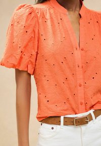 Lipsy REGULAR FIT - PUFF SLEEVE - Gombos blúz - orange